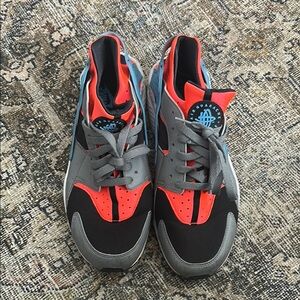 Nike EW Air Huarache Men's Sneakers in Black and Red